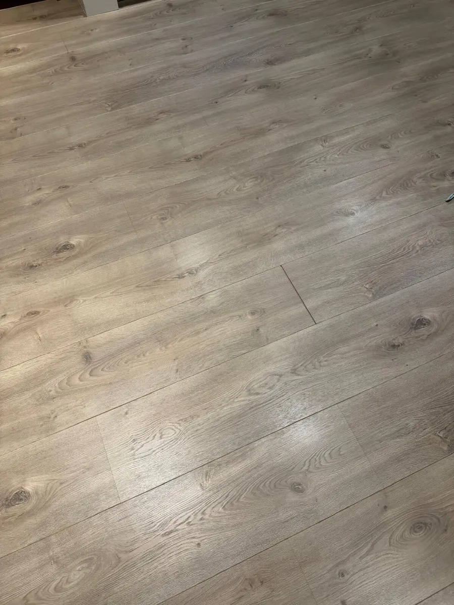 Laminate wood flooring - Image 4