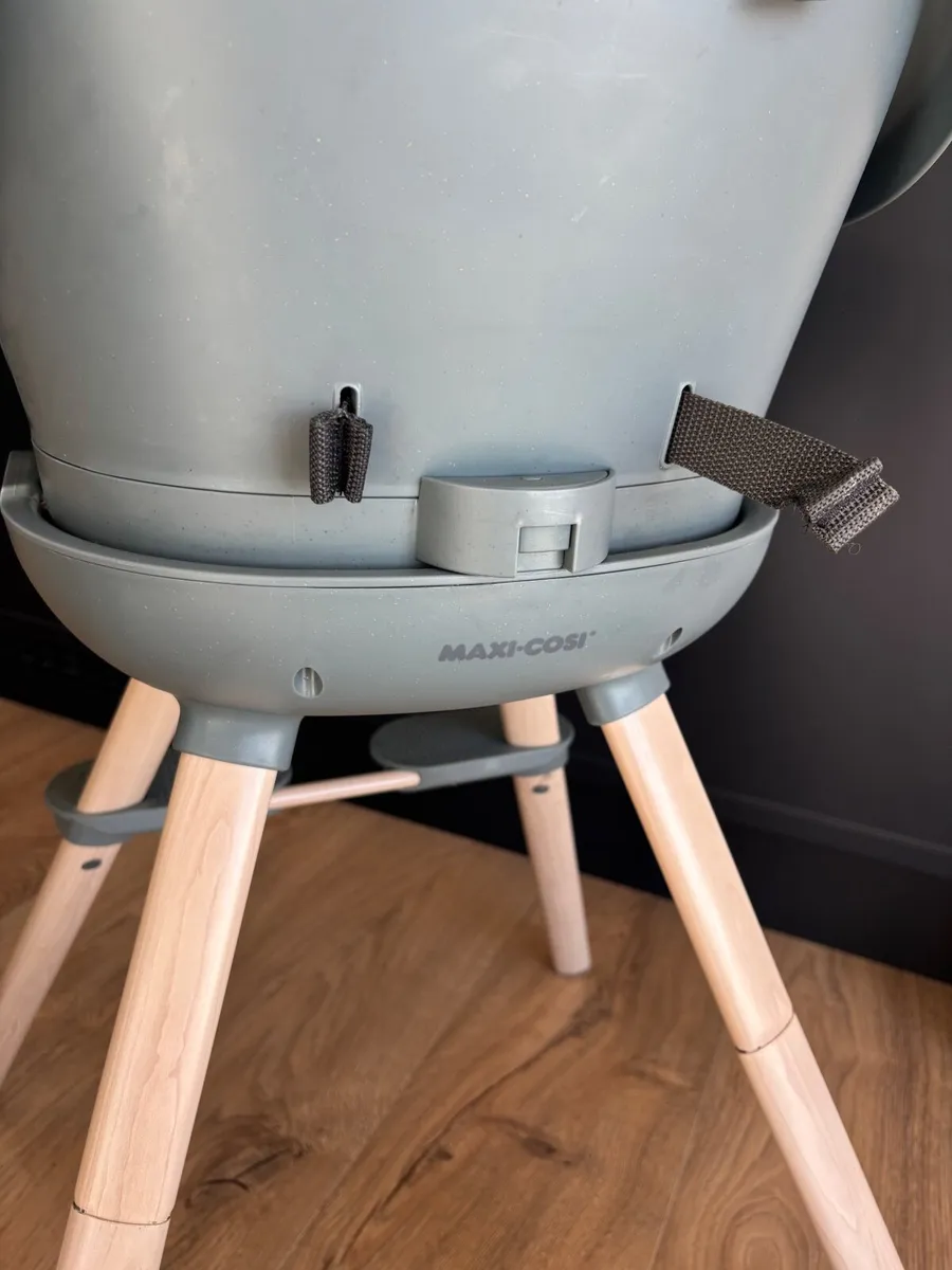 High chair - Maxi Cosi Moa  (Like New) - Image 4