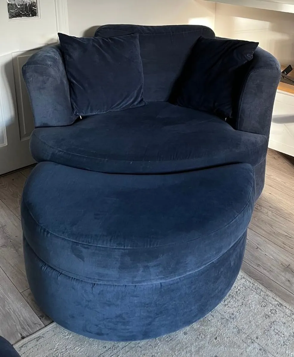 Large swivel Sofa chair - Image 2