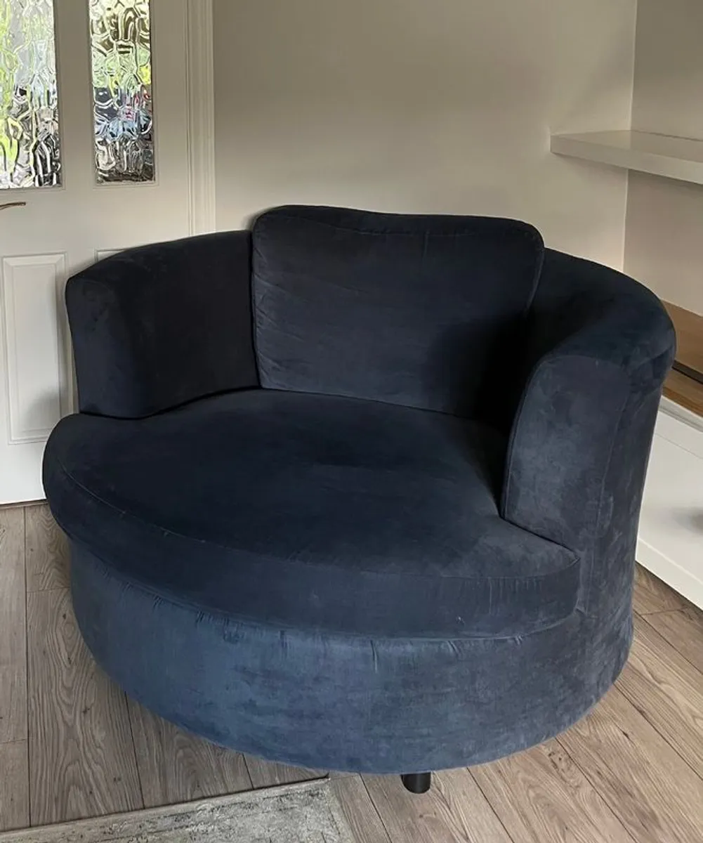 Large swivel Sofa chair - Image 3