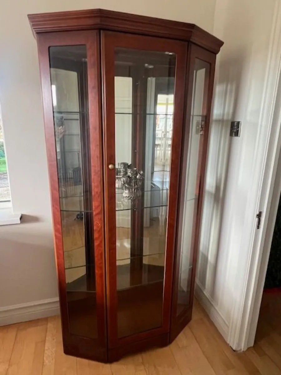 Mahogany glass cabinet with light - Image 3