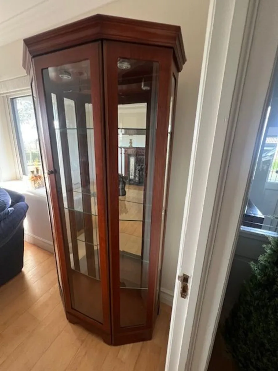 Mahogany glass cabinet with light - Image 2