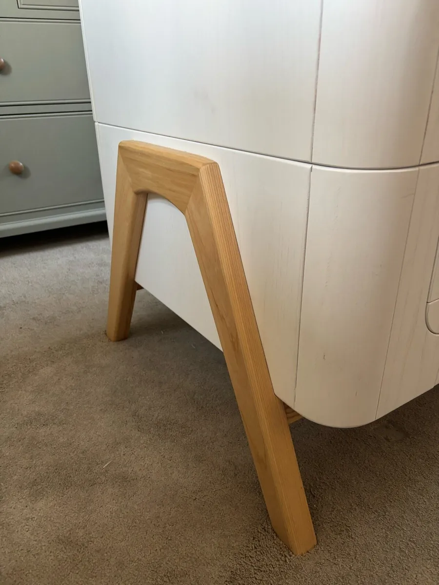 Baby cot with and Emma mattress - Image 2