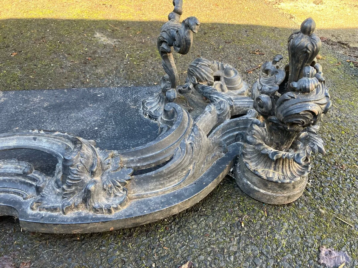 Antique cast iron fireplace fender - Image 3