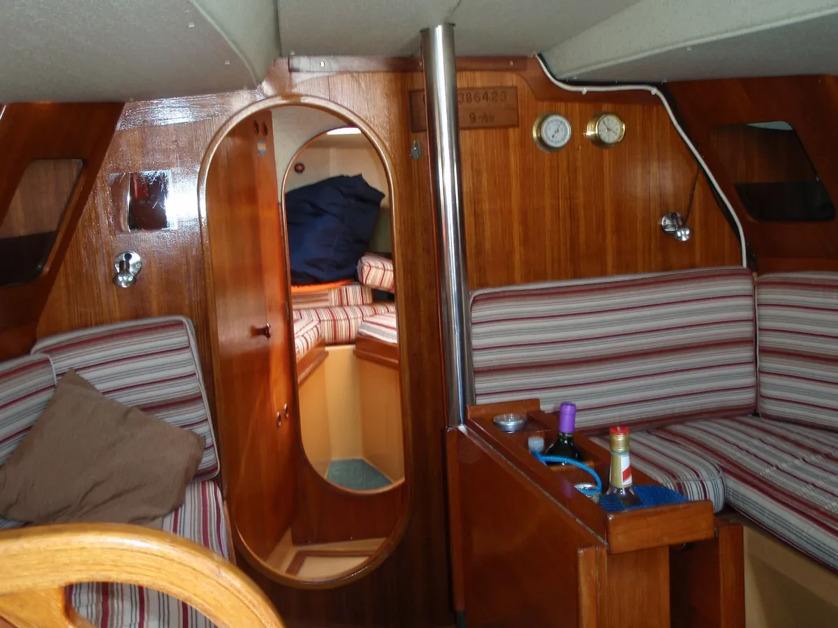 Kingscruiser 33 Yacht for sale. - Image 4