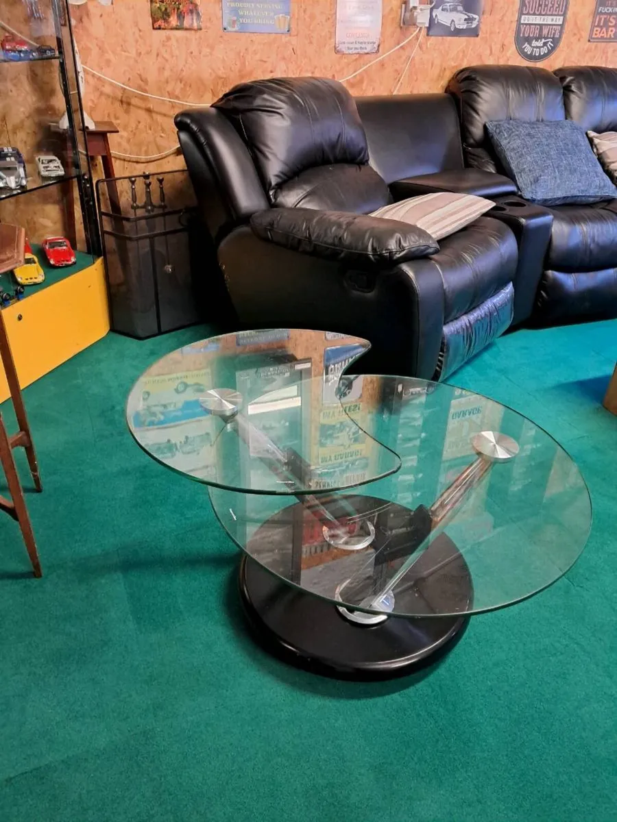 Glass top coffee table - Image 1