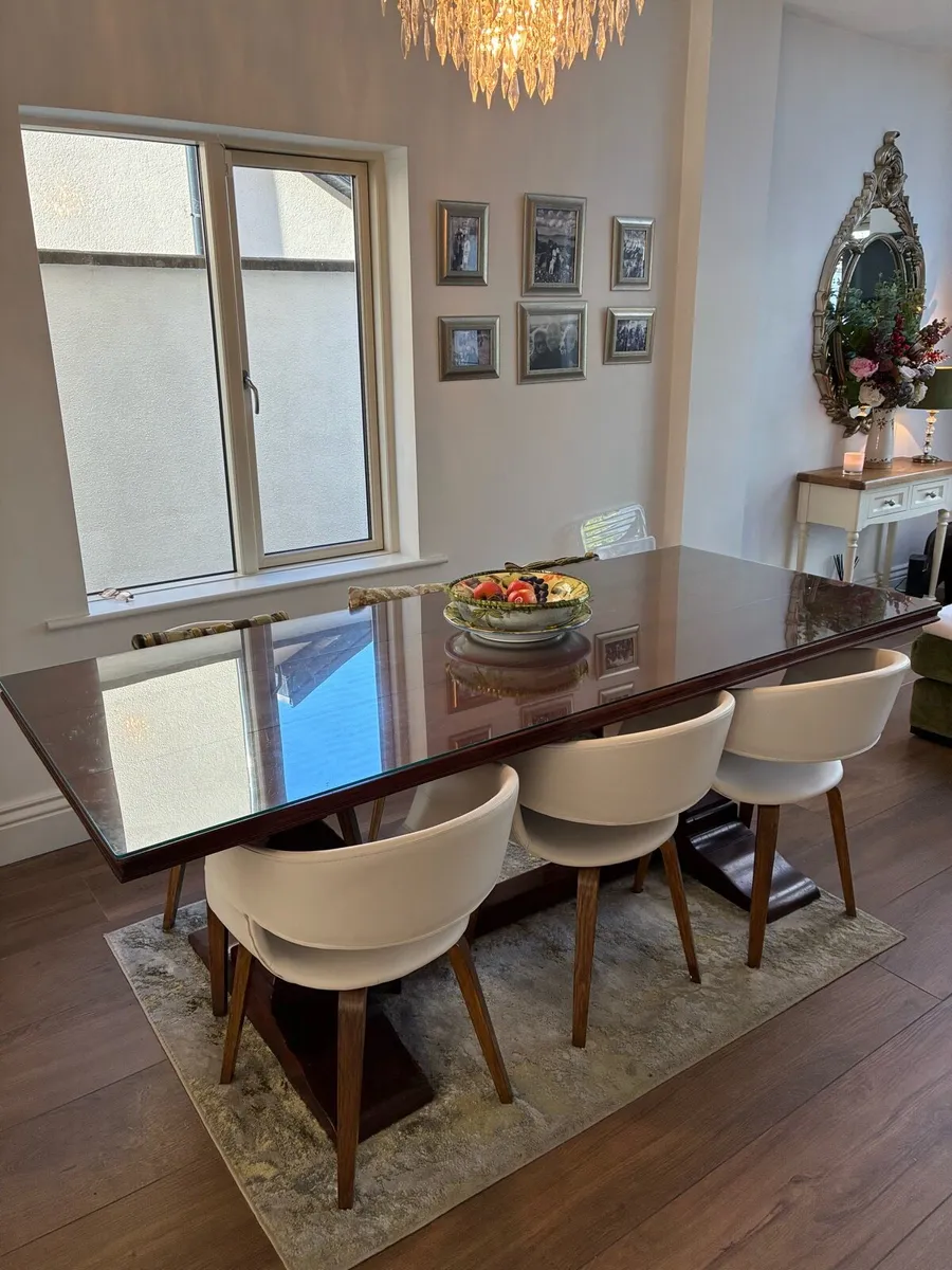 Dinning room table - Image 1