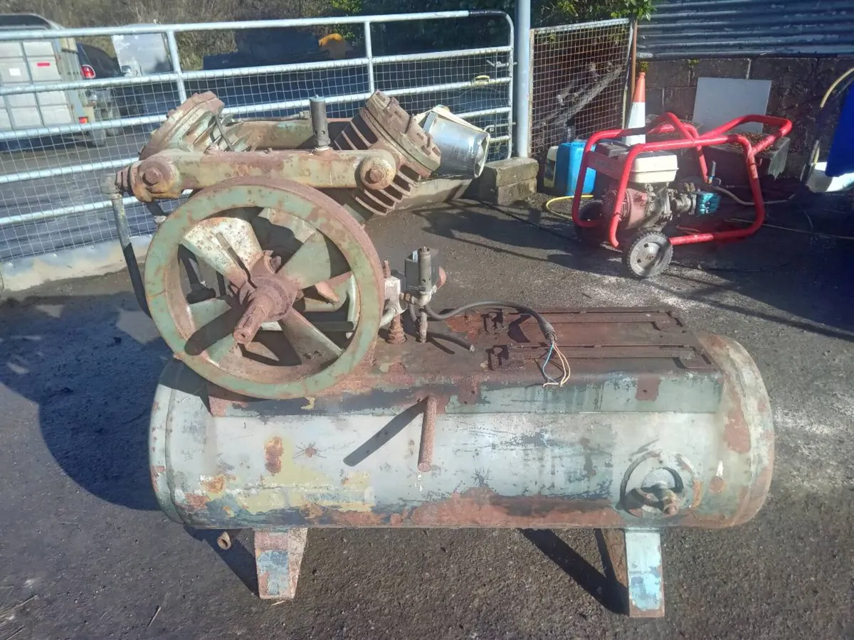 Twin cylinder compressor - Image 1