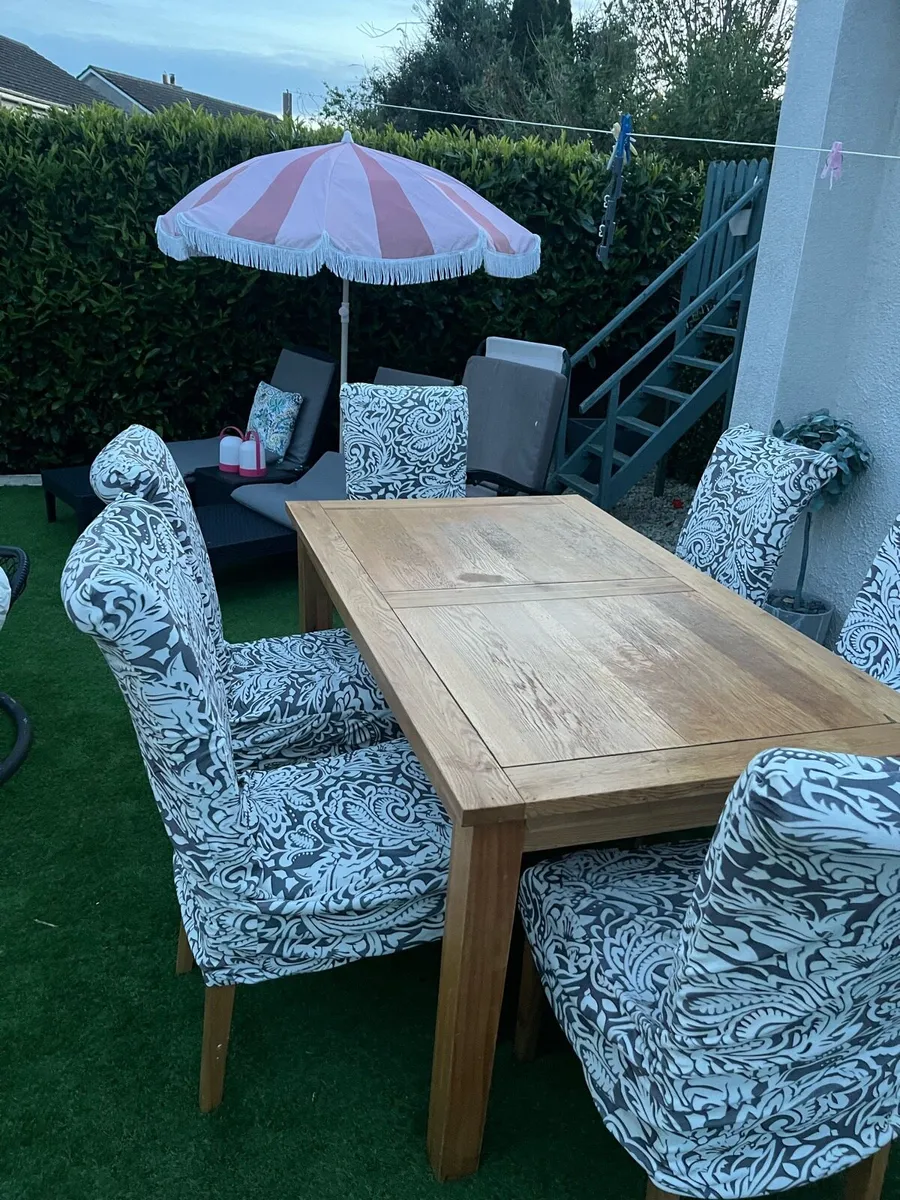 Oak table 6 chairs - Image 1