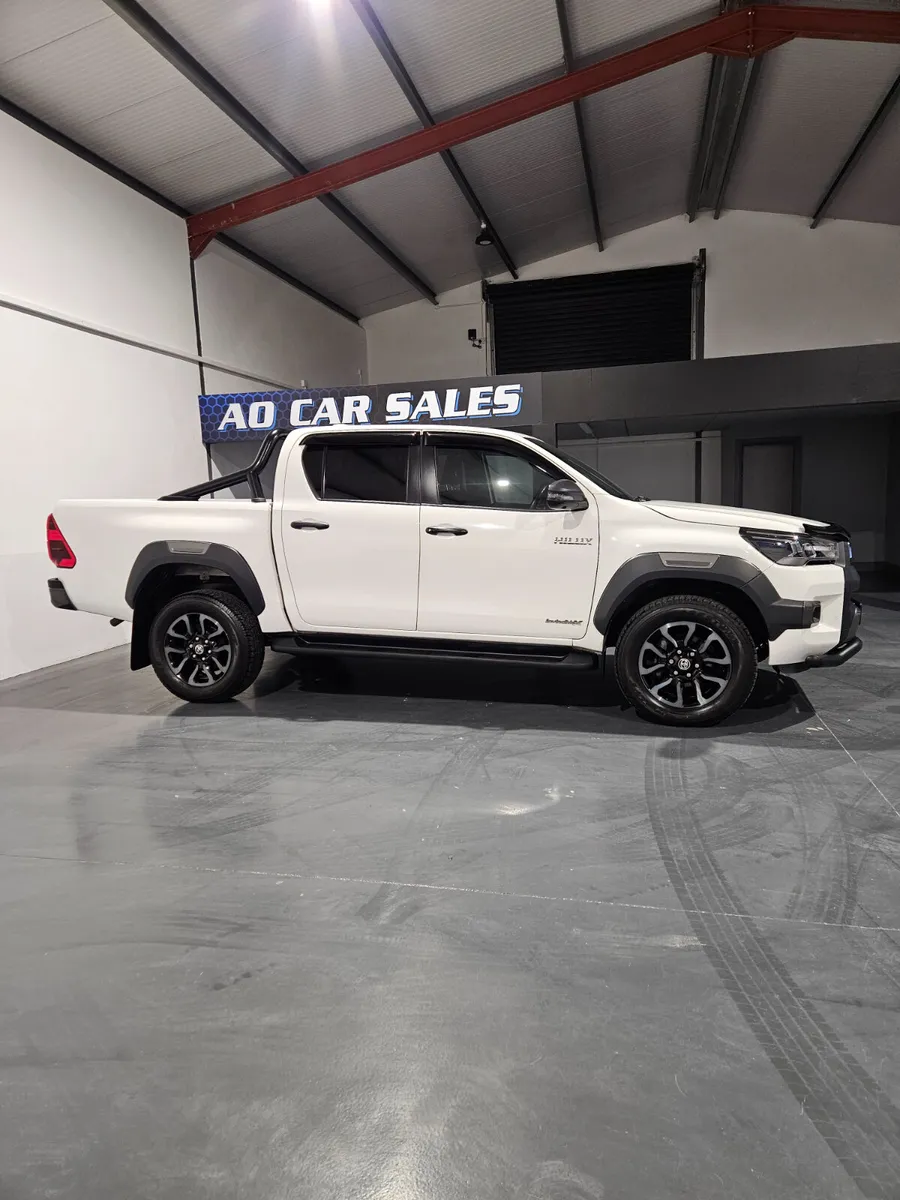 Toyota Hilux 2022 2.8 d4d invincible x 222 reg - Image 4