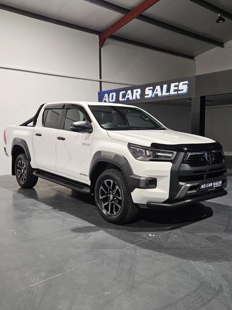 Toyota Hilux 2022 2.8 d4d invincible x 222 reg - Image 2