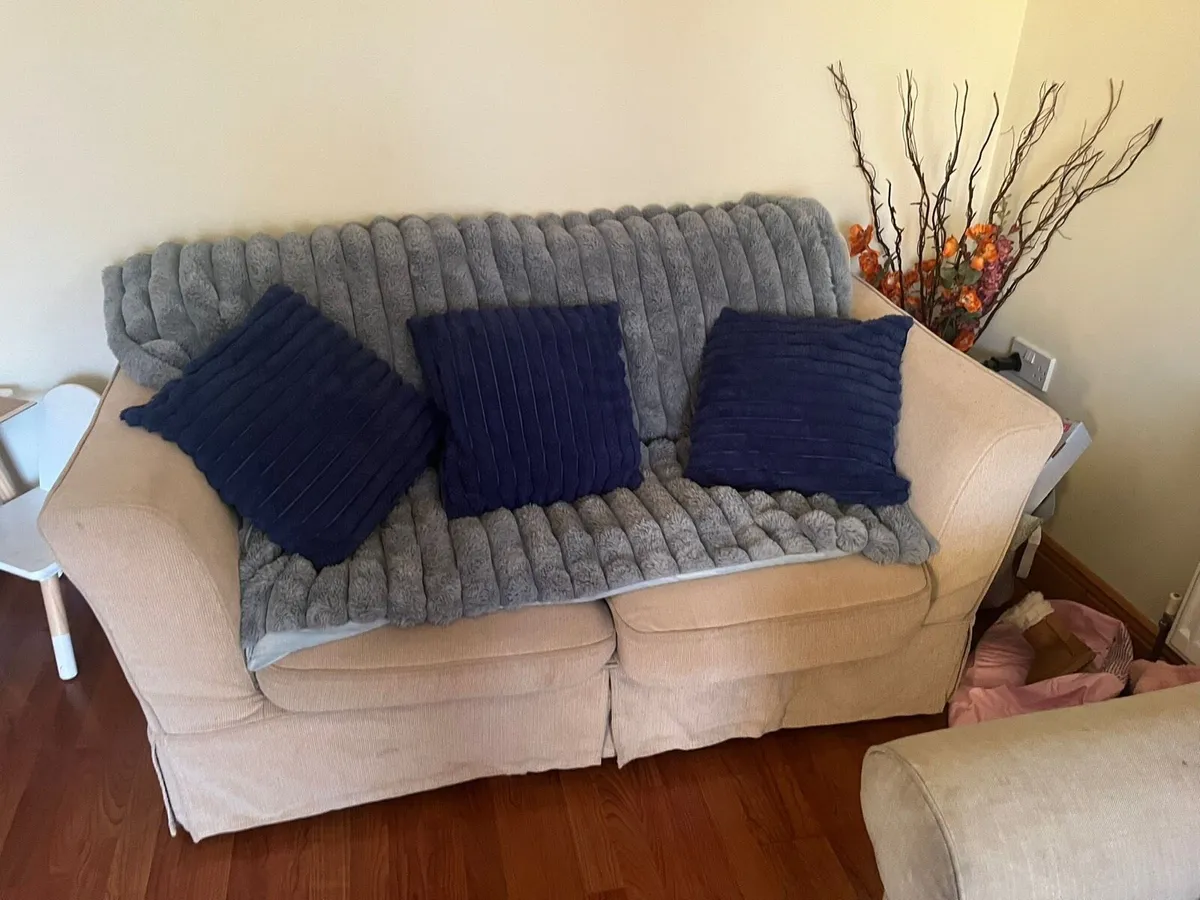 2 cream very comfortable Couches - Image 4