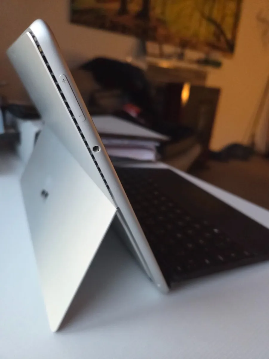 Microsoft Surface Pro8 notebook laptop - Image 2
