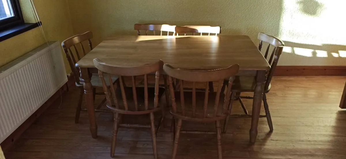 Dining Table and 6 chairs - Image 3