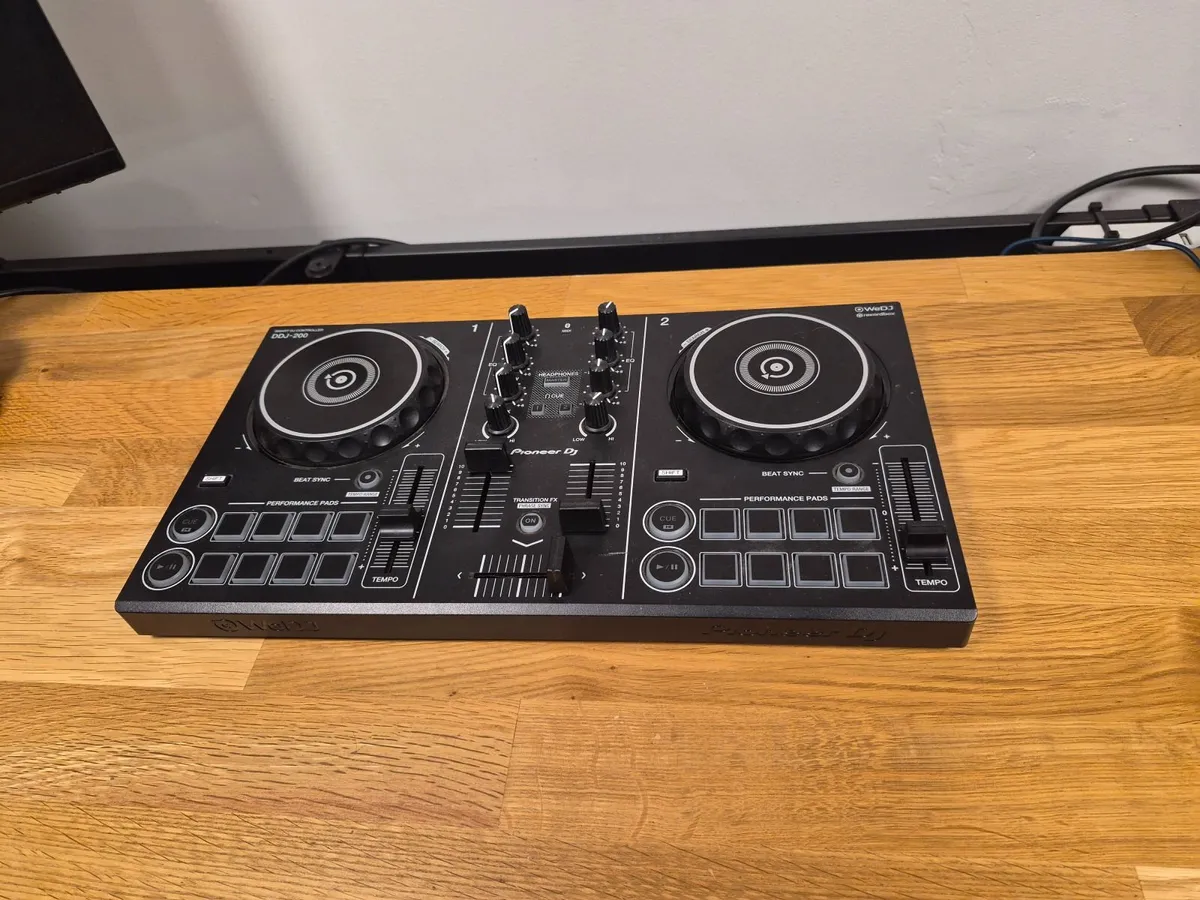 Pioneer DDJ-200 DJ Controller - Image 2