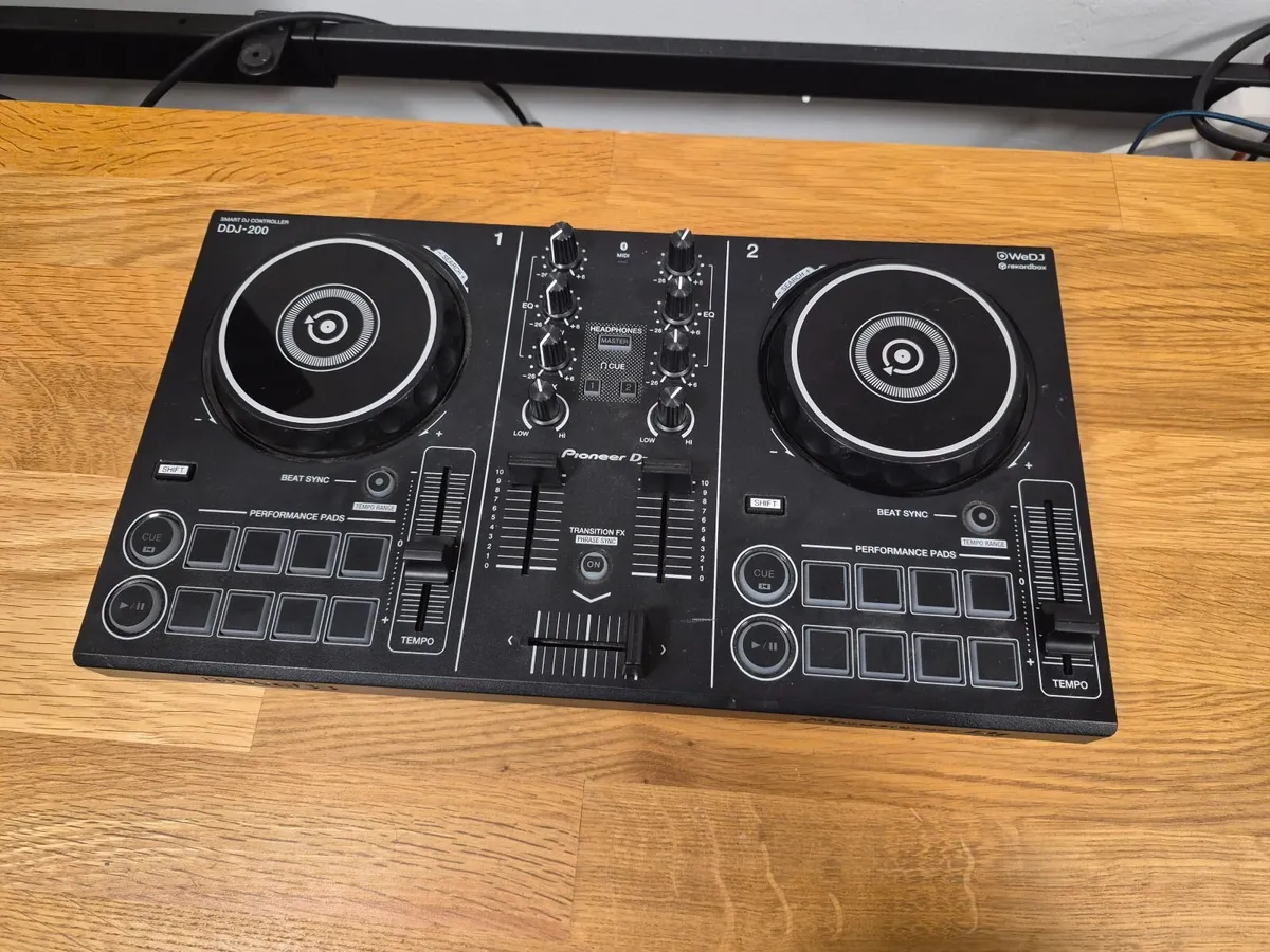 Pioneer DDJ-200 DJ Controller - Image 3