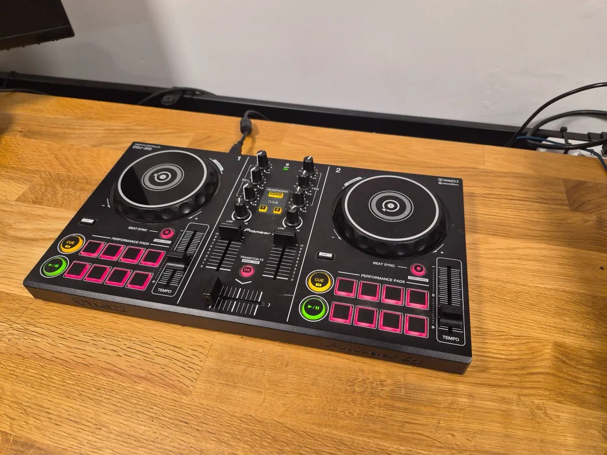 Pioneer DDJ-200 DJ Controller - Image 1