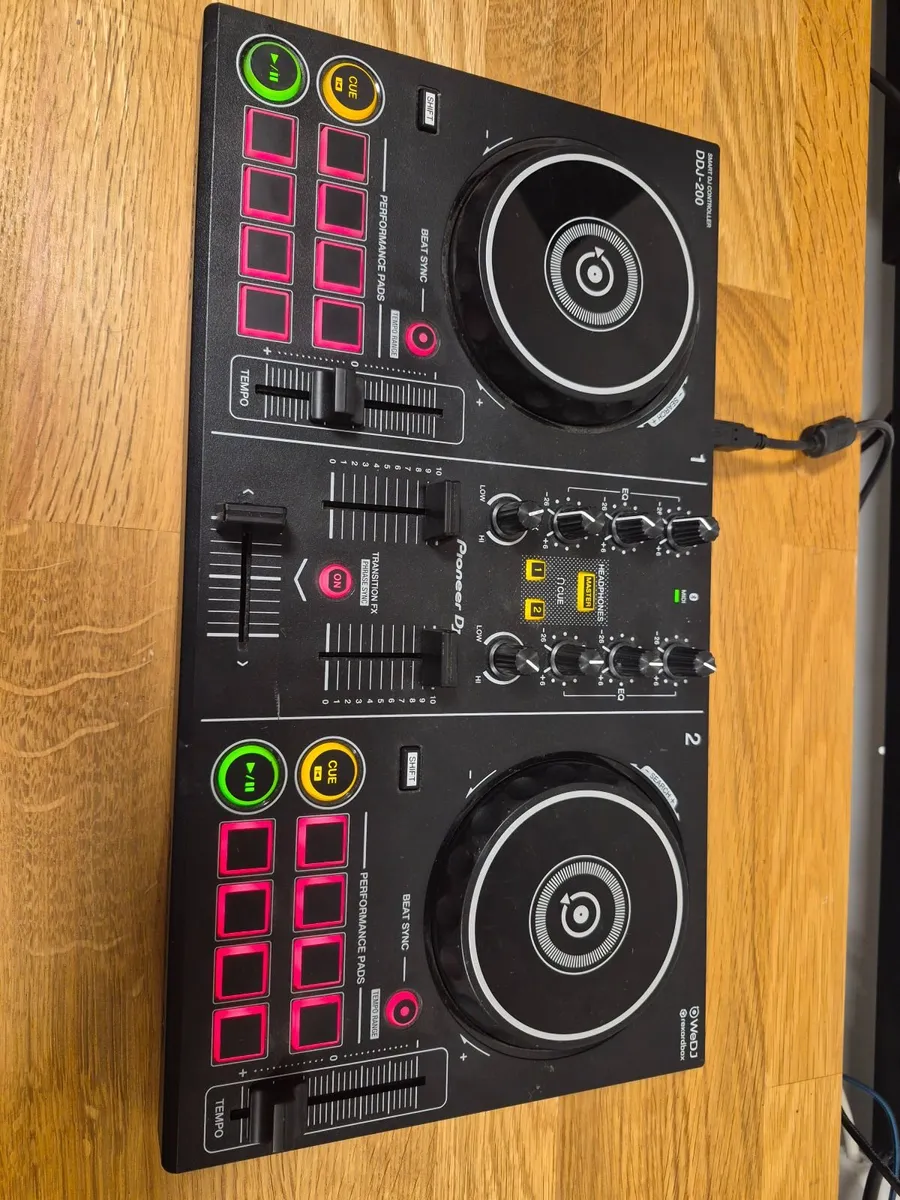 Pioneer DDJ-200 DJ Controller - Image 4