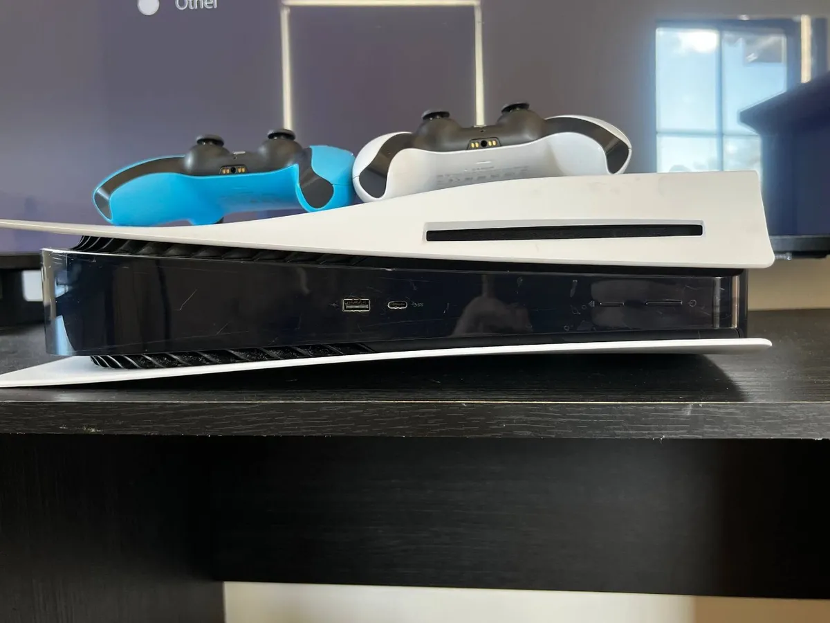 PS 5 Digital Edition  825GB - Image 2