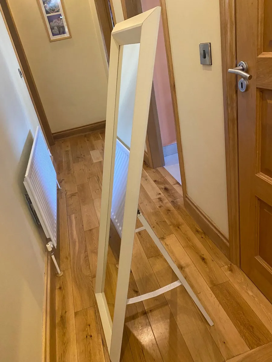 Bedroom freestanding mirror . - Image 3