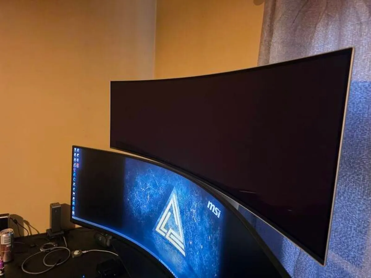 Samsung G9 Oled 5120x1440 G95SC - Image 1