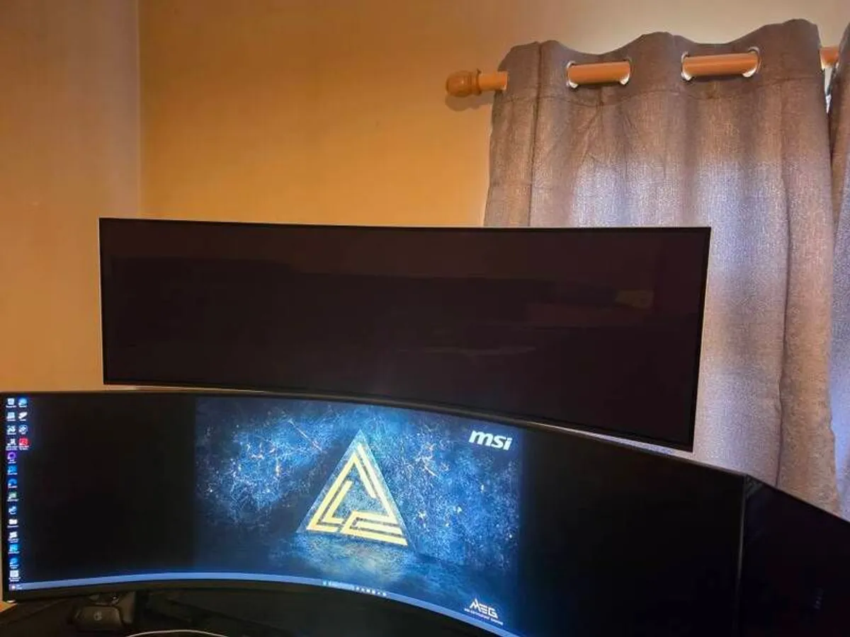 Samsung G9 Oled 5120x1440 G95SC - Image 2