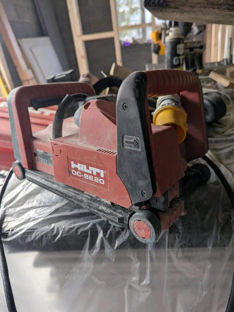 Hilti DC-SE20 wall chasing cutter - Image 1