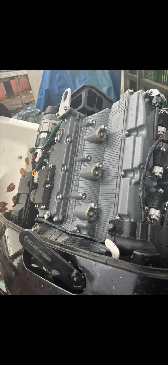 Suzuki outboard 150 four stroke engine - Image 3