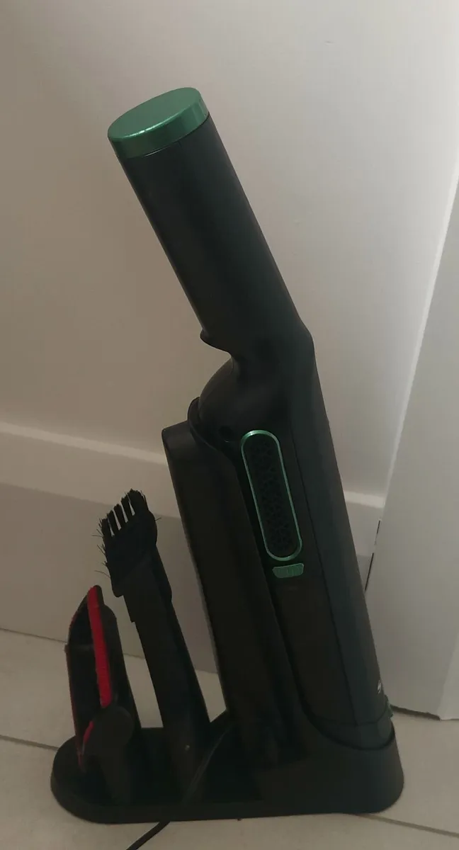 Handheld vacuum - Image 1