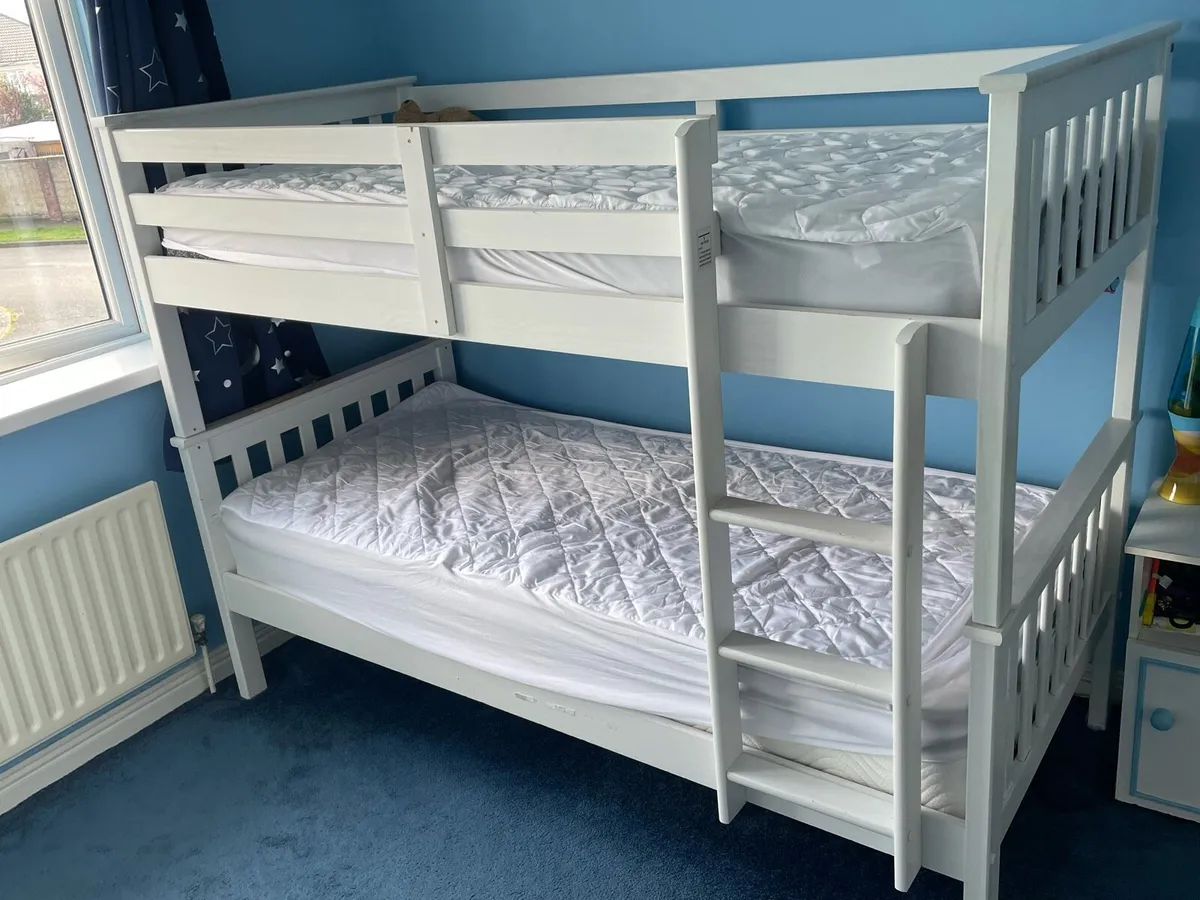Bunk beds with mattresses - Image 1