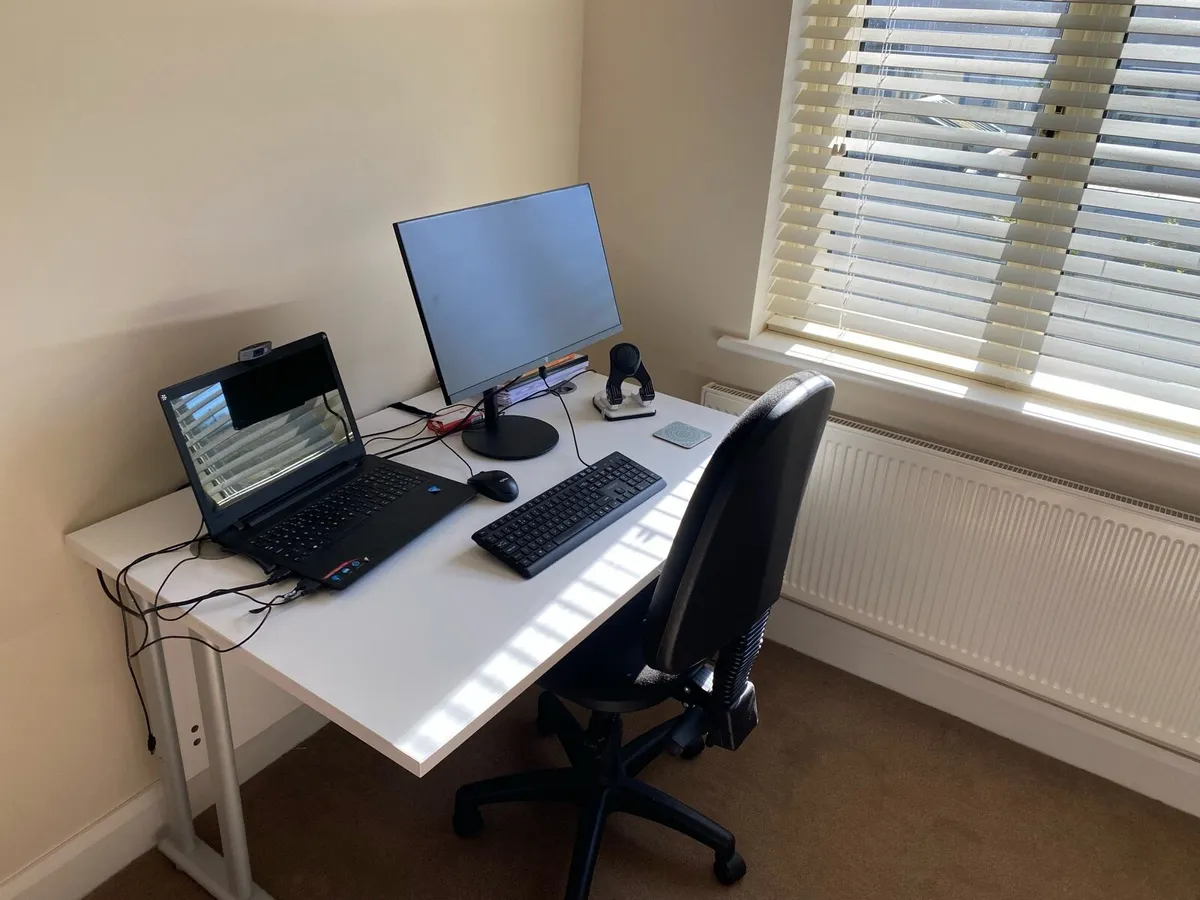 Office desk & Chair - Image 1