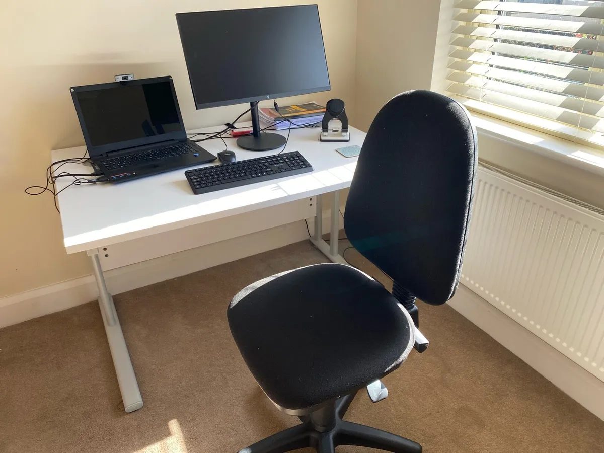 Office desk & Chair - Image 2