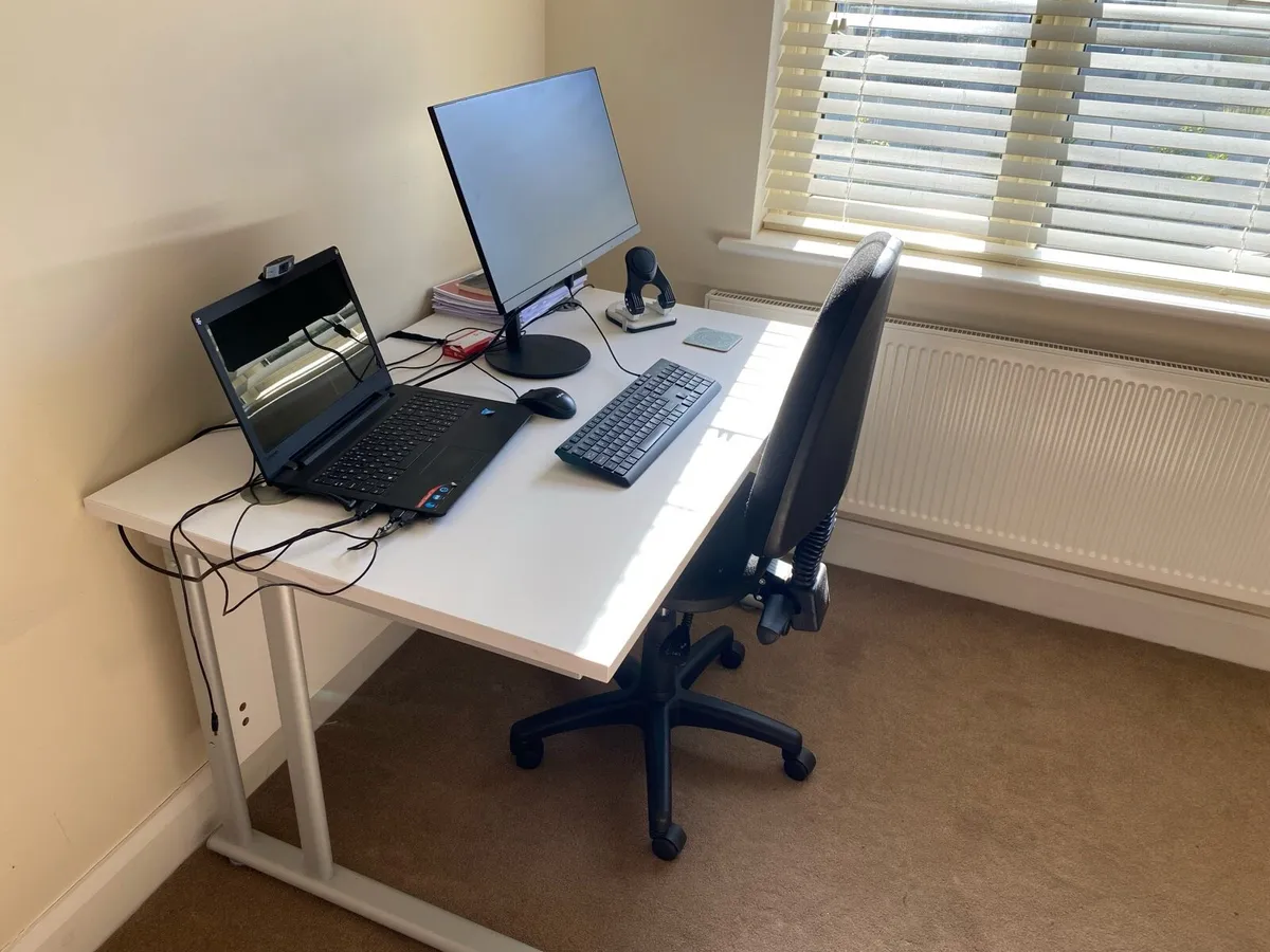 Office desk & Chair - Image 3