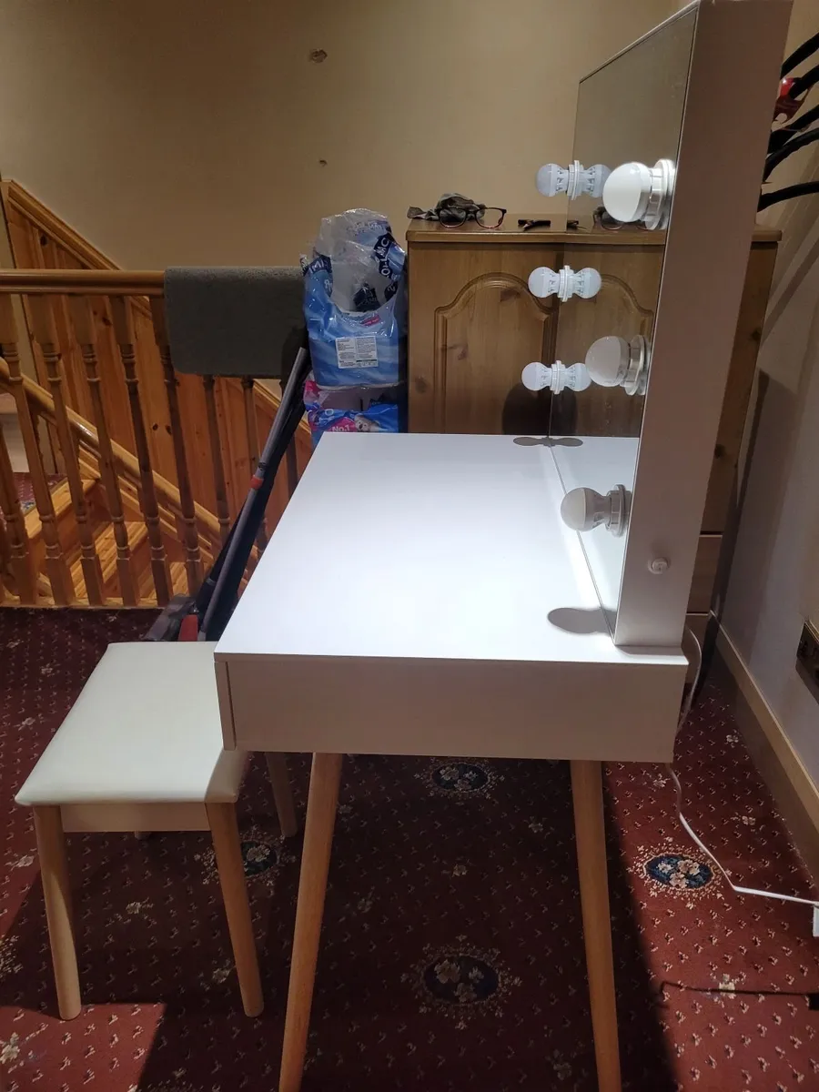 Vanity table - Image 3