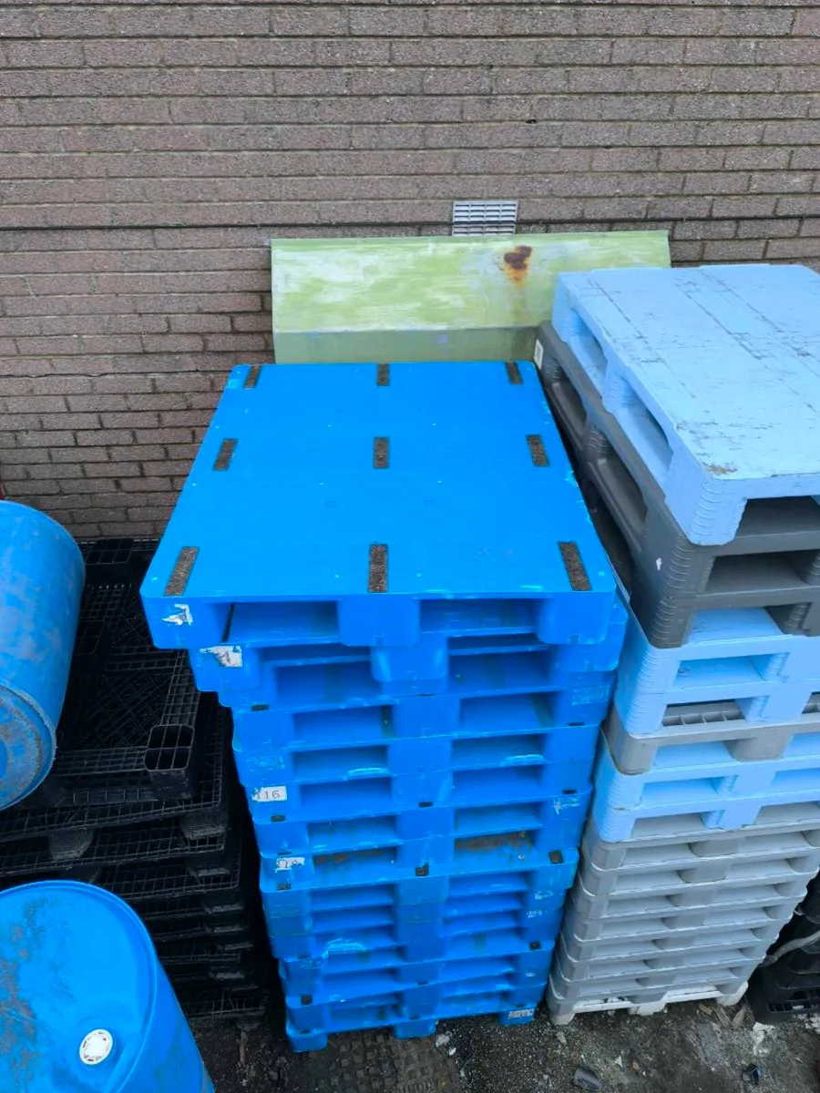 Plastic pallets and plastic drums - Image 2