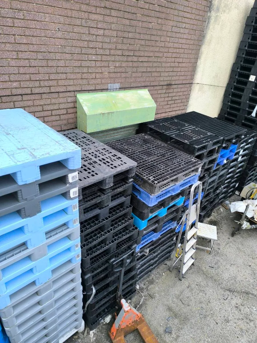 Plastic pallets and plastic drums - Image 3
