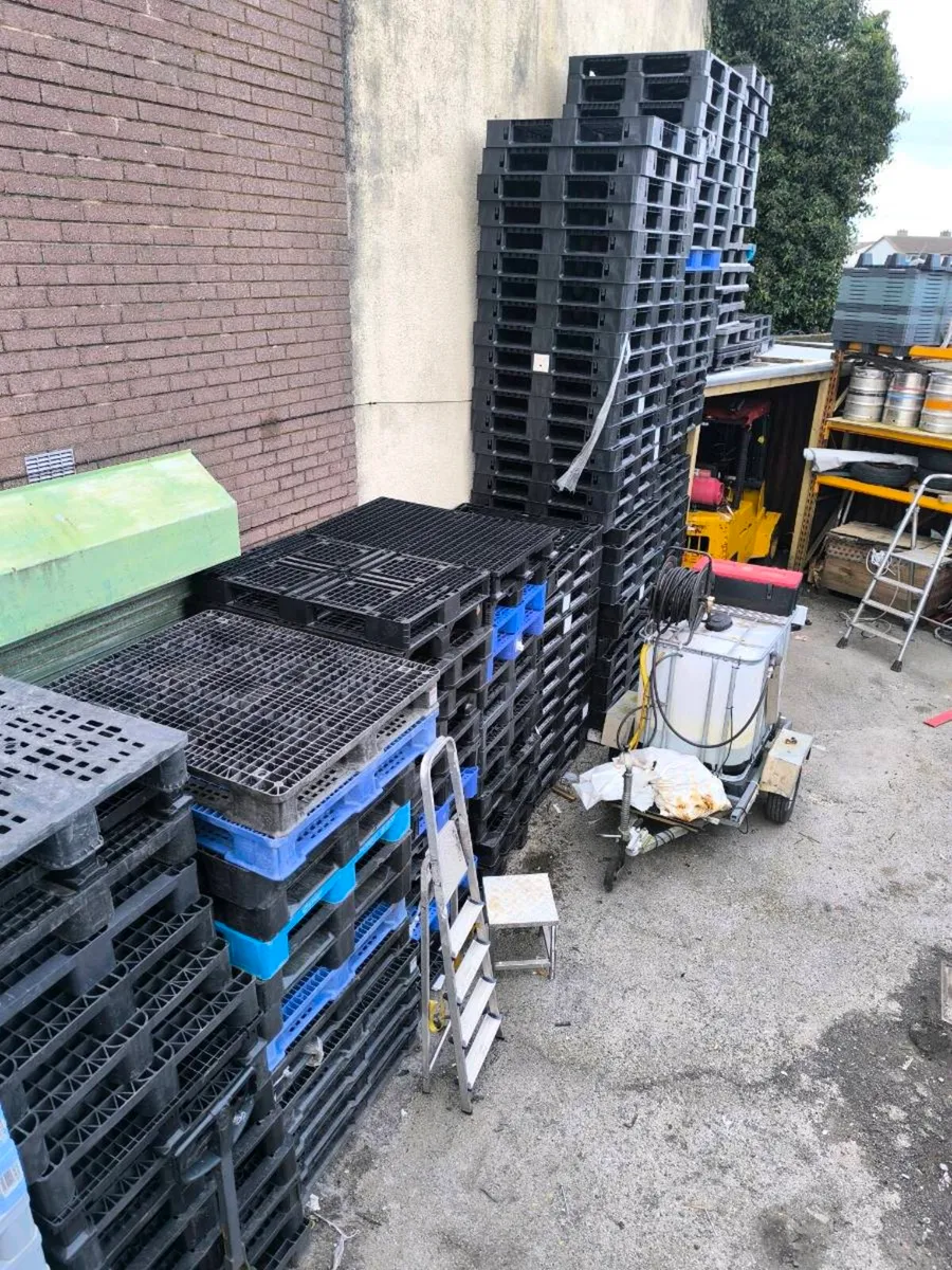 Plastic pallets and plastic drums - Image 4
