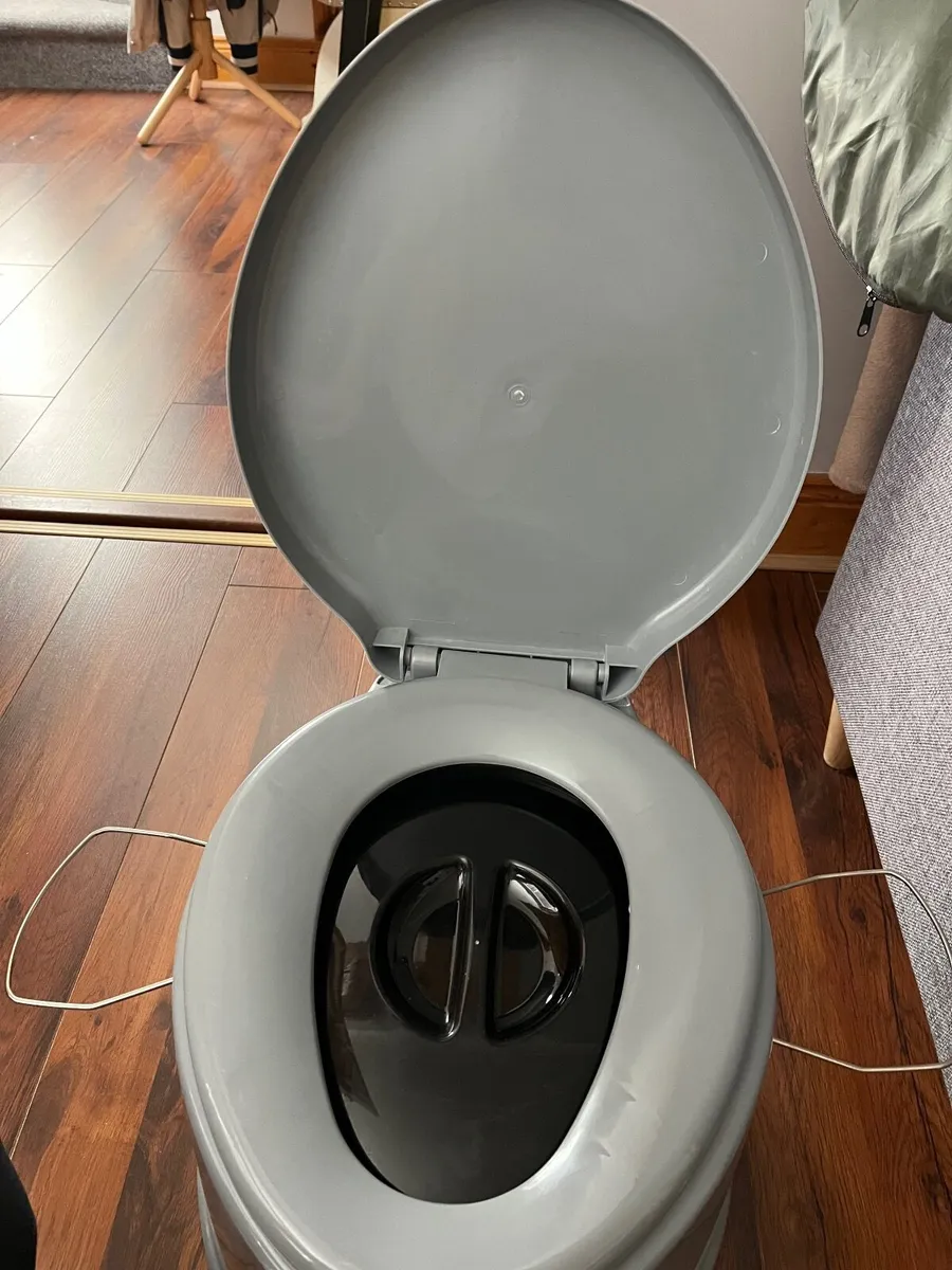 Portable camping toilet and pop up toilet tent - Image 2