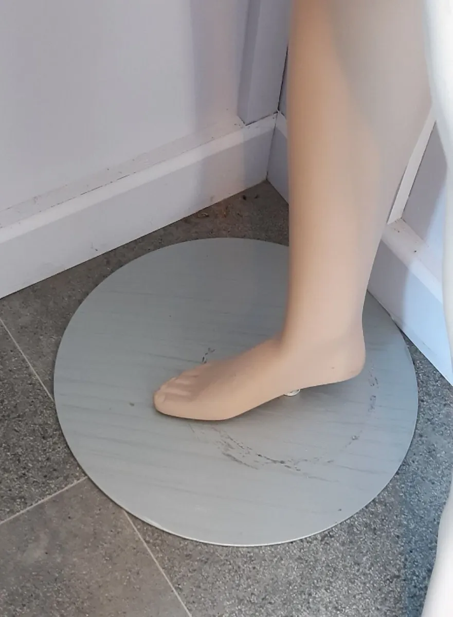 Mannequin in excellent condition - Image 4