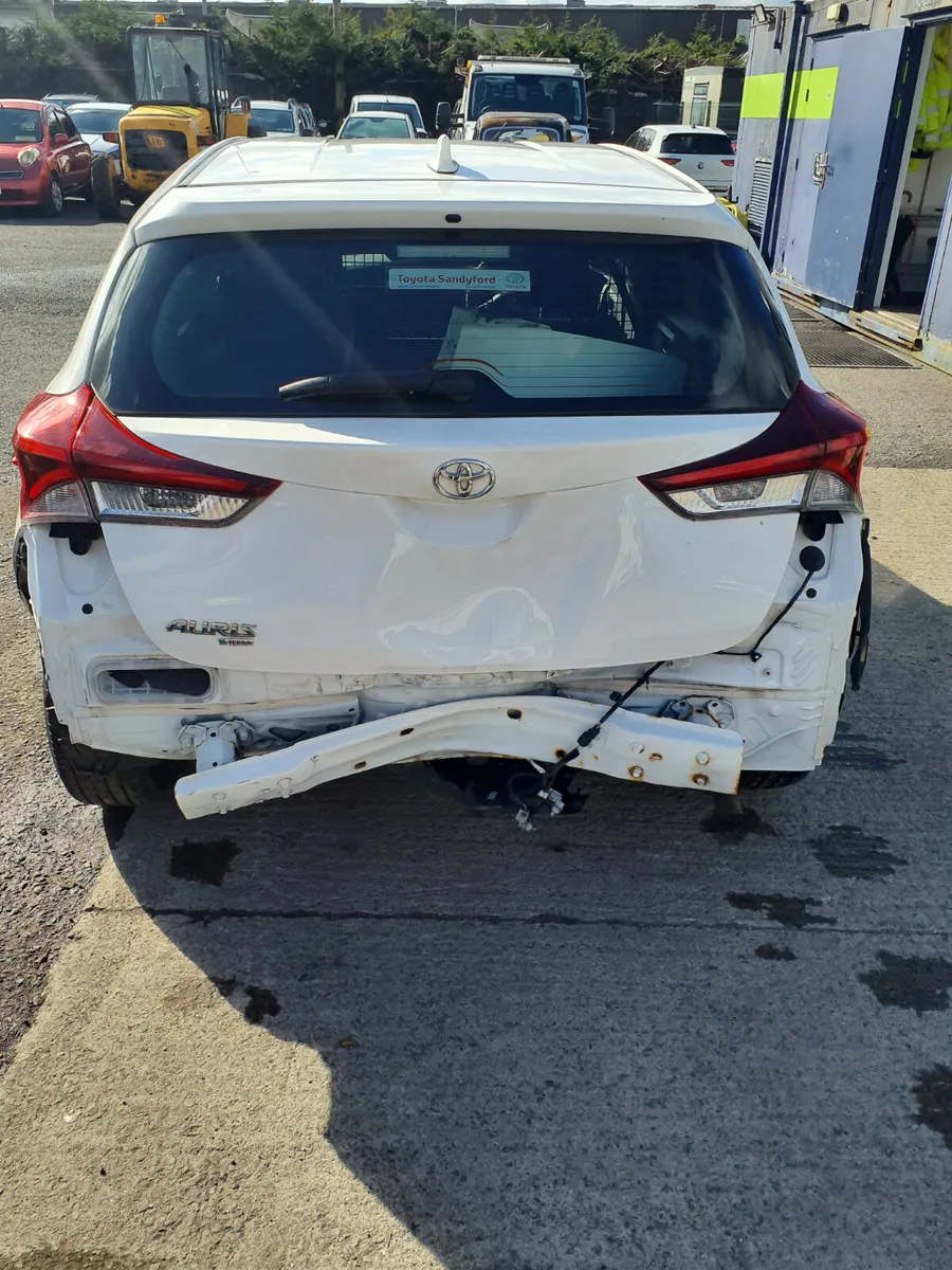 Toyota Auris van 2018 only 151,000 km - Image 3
