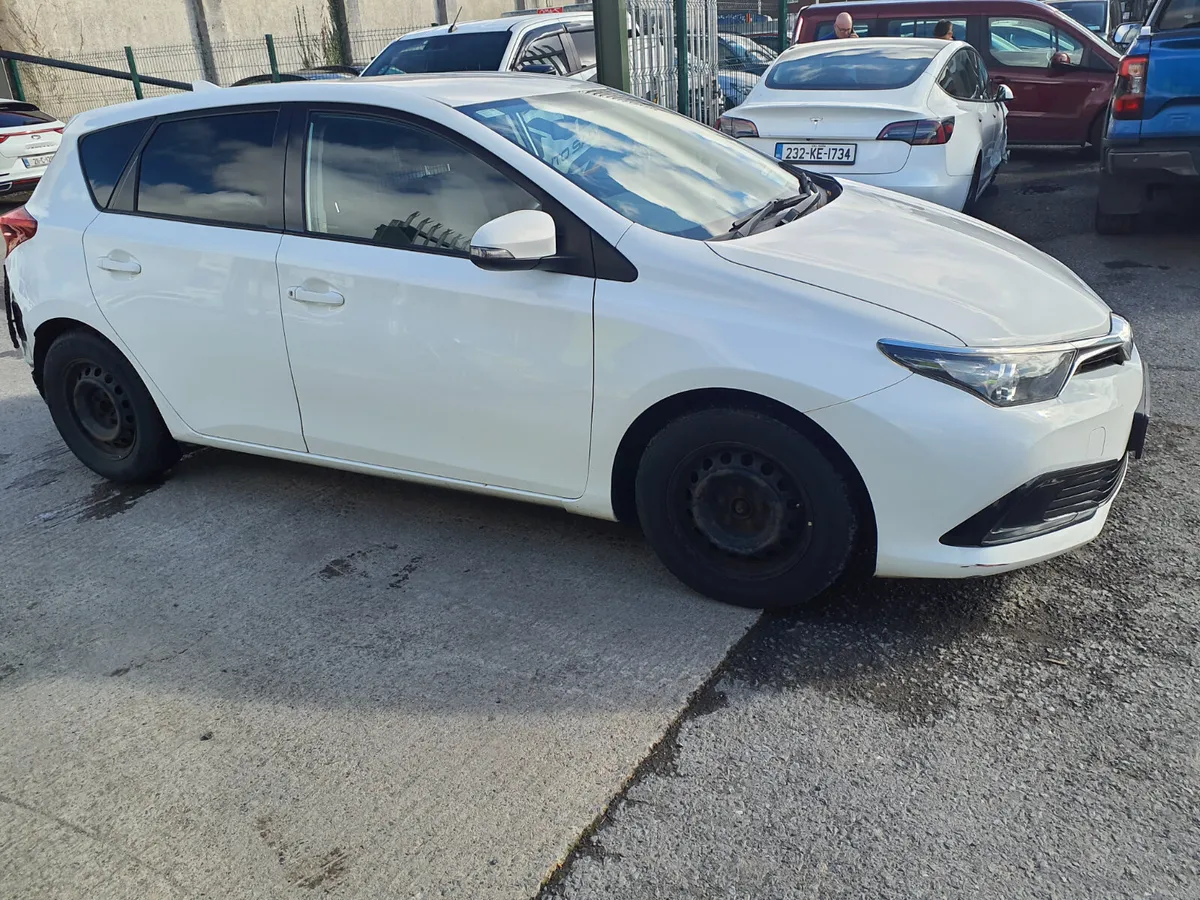 Toyota Auris van 2018 only 151,000 km - Image 2