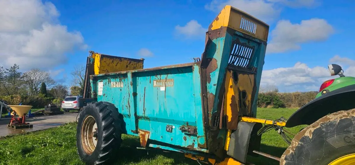 Holland v2-110 spreader - Image 4