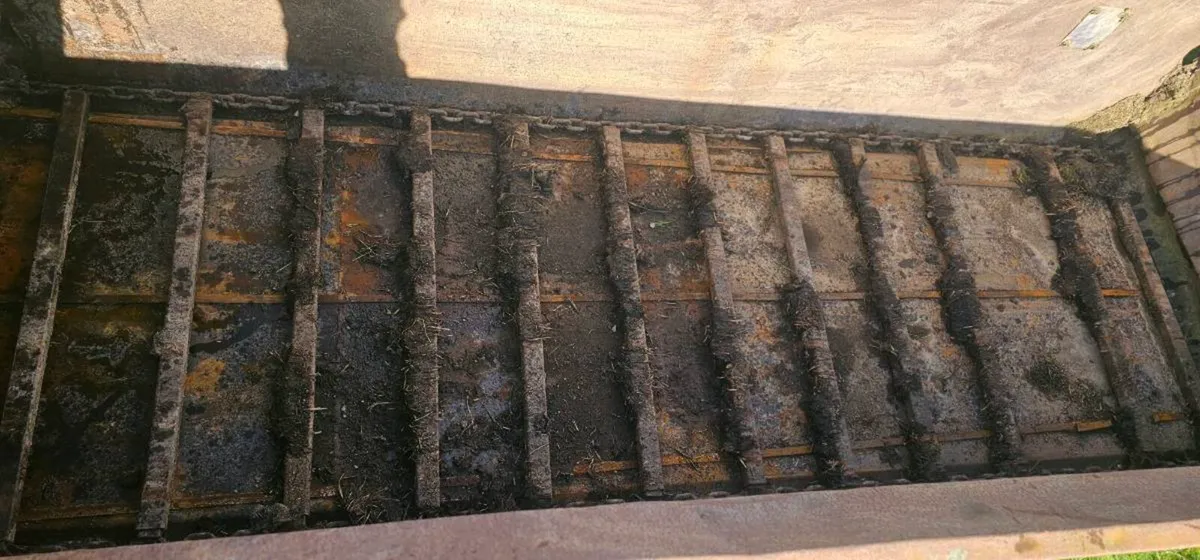 Holland v2-110 spreader - Image 3