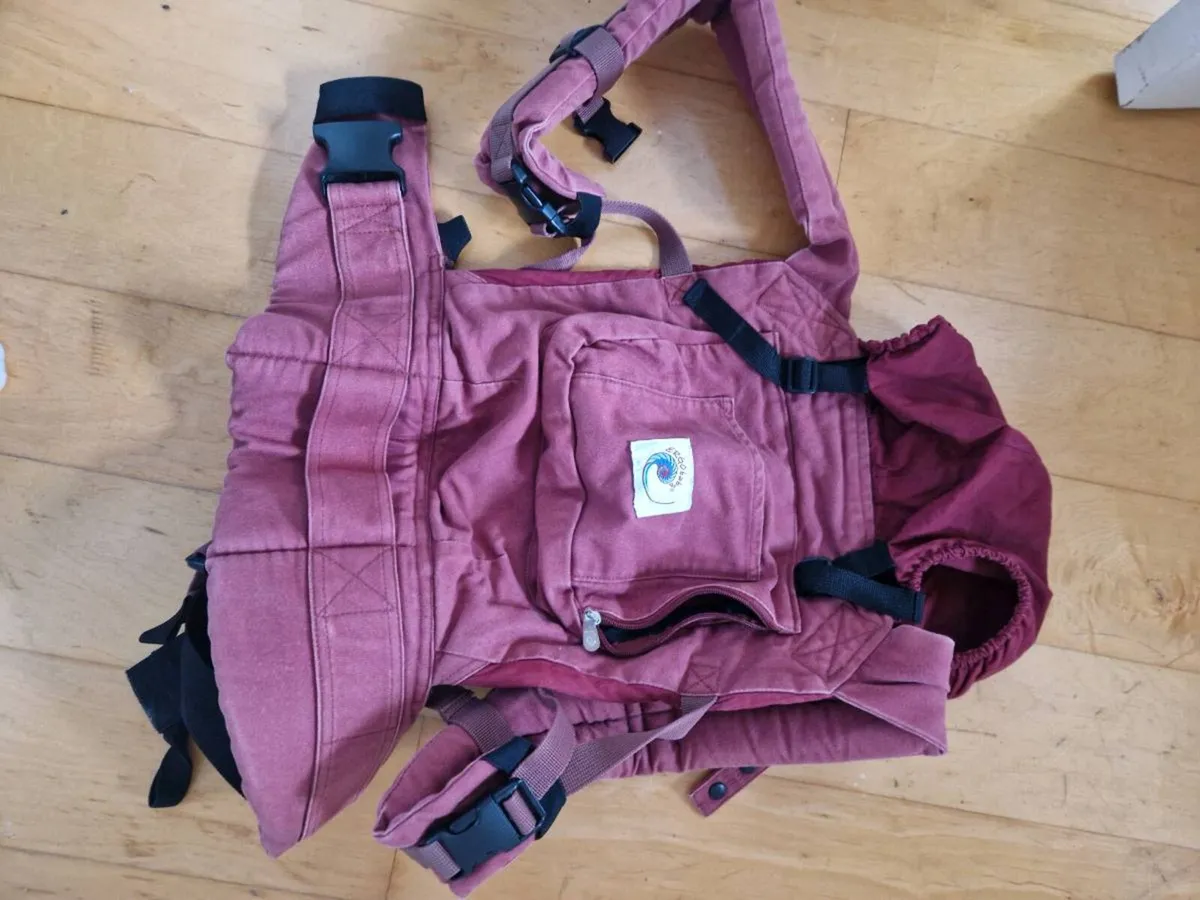 Ergobaby carrier with newborn insert - Image 2