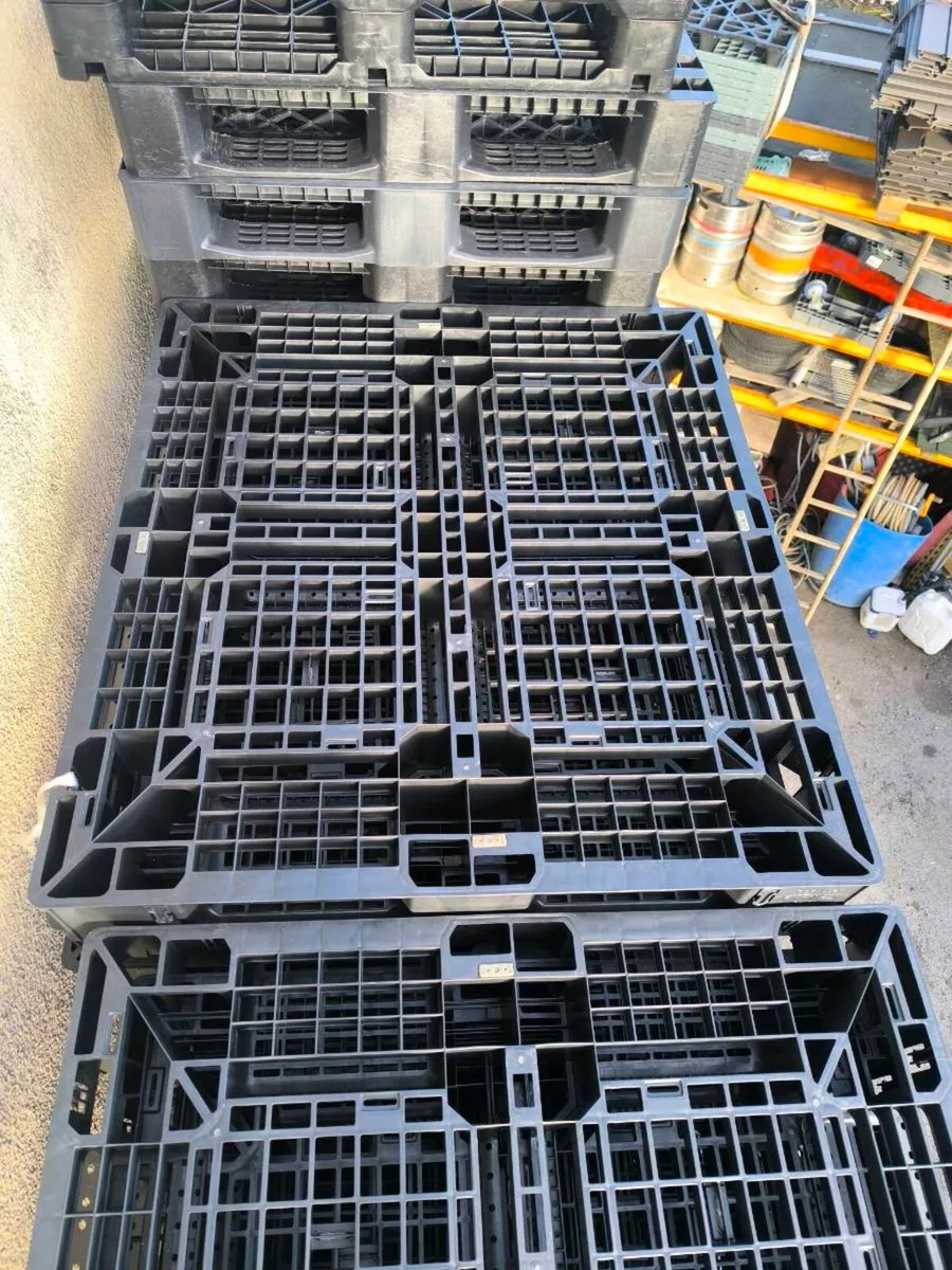 50 new plastic pallets - Image 4