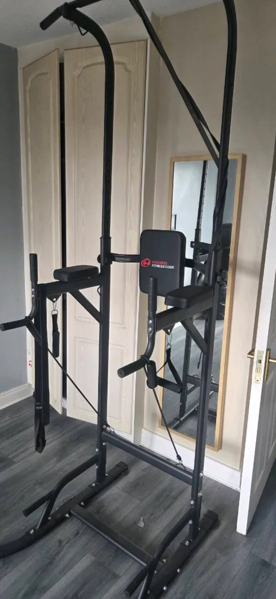 Pull up and dip station - Image 1