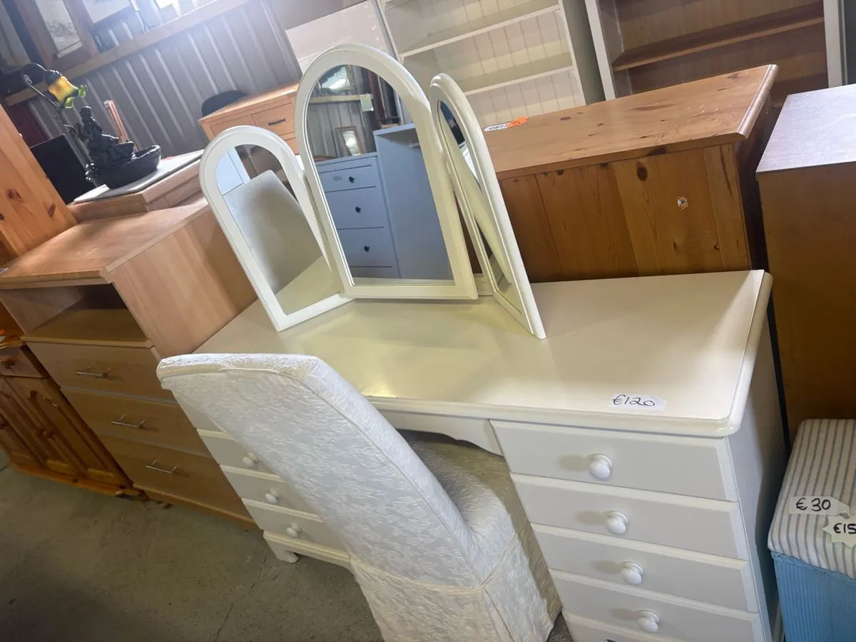 White dressing table - Image 1