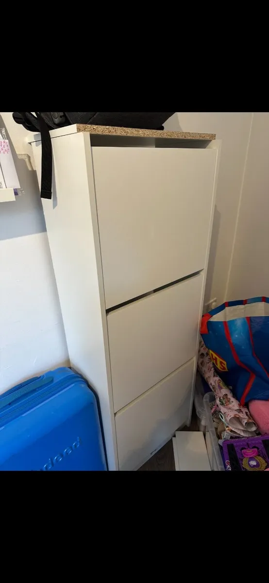 Shoe storage - Image 1