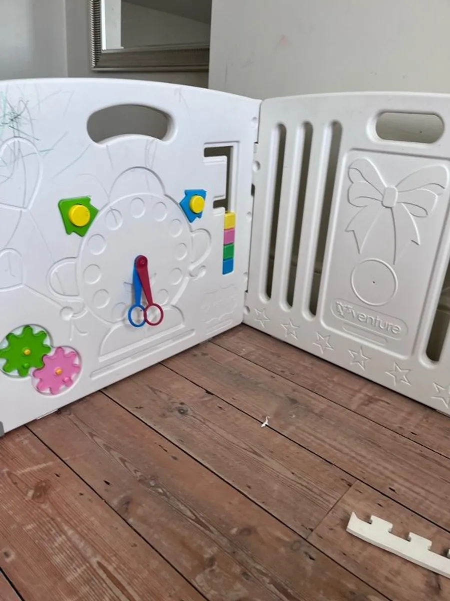 Venture Playpen - Image 1