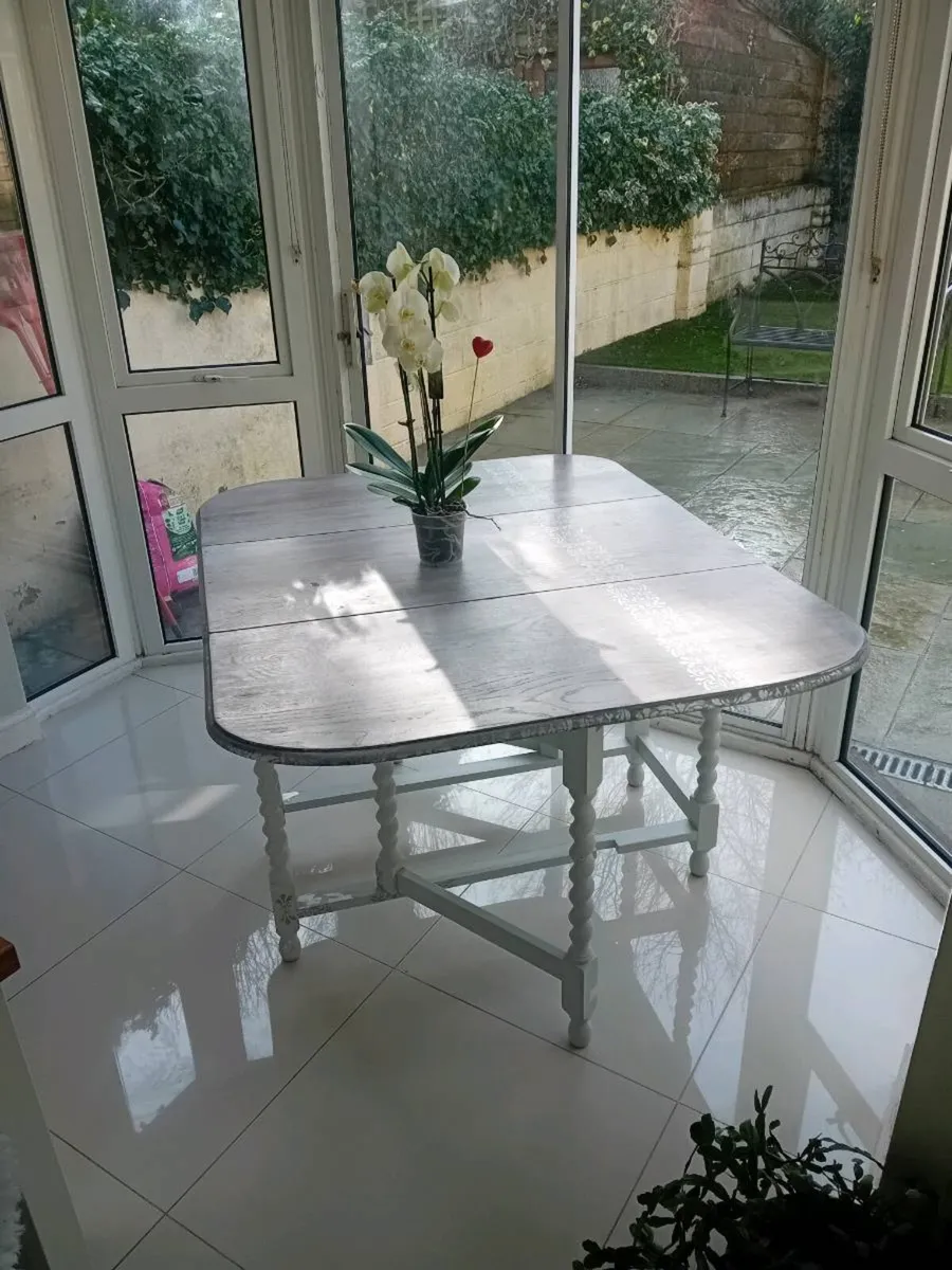 Dining table - Image 2